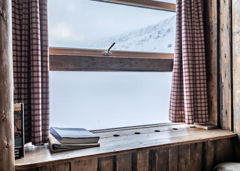  Longyearbyen Exterior Detail