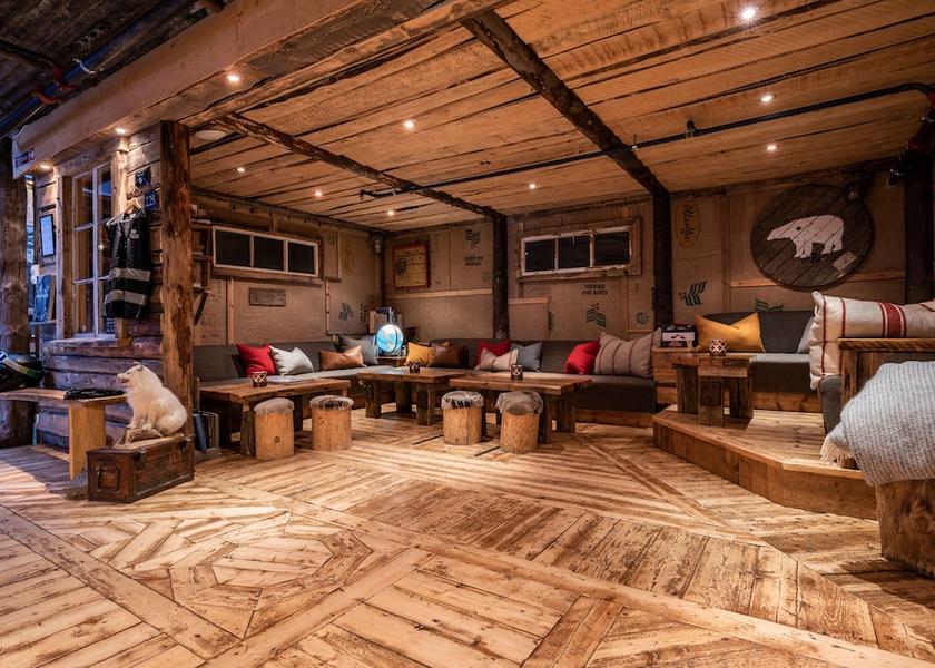  Longyearbyen Lobby