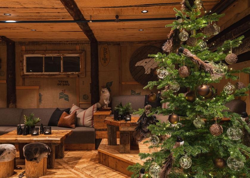  Longyearbyen Reception