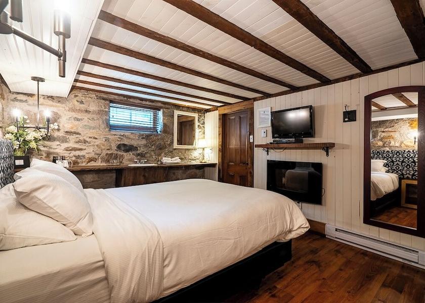 Quebec Bromont Room
