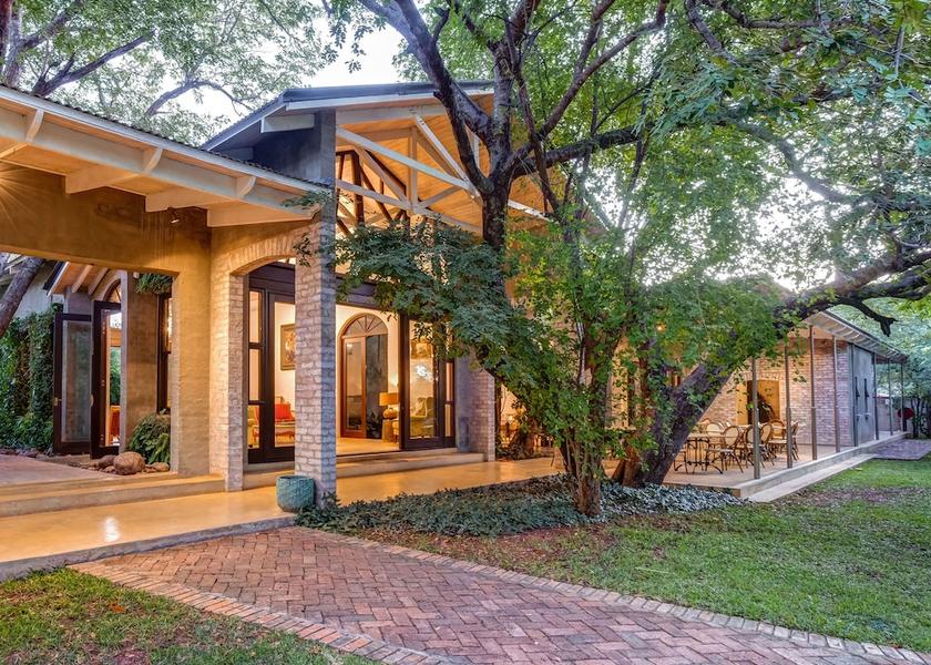  Victoria Falls Property Grounds