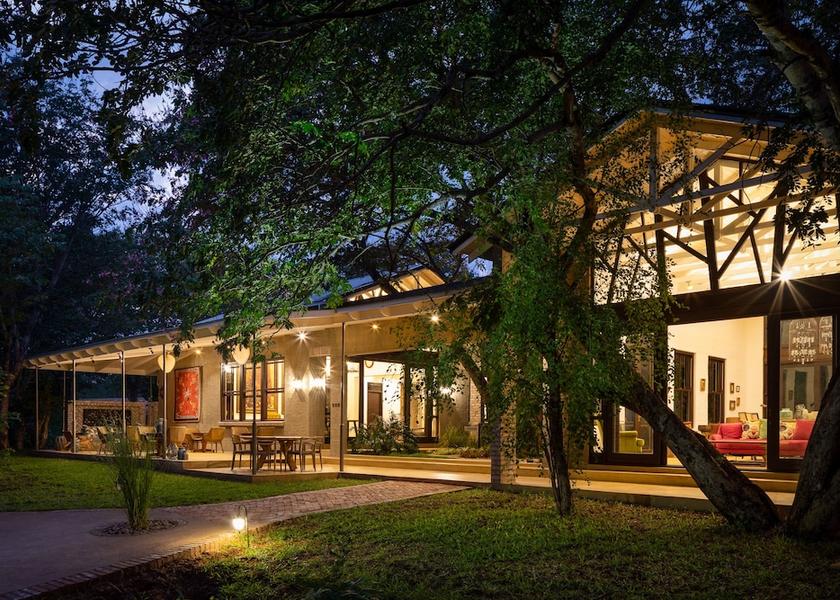  Victoria Falls Facade