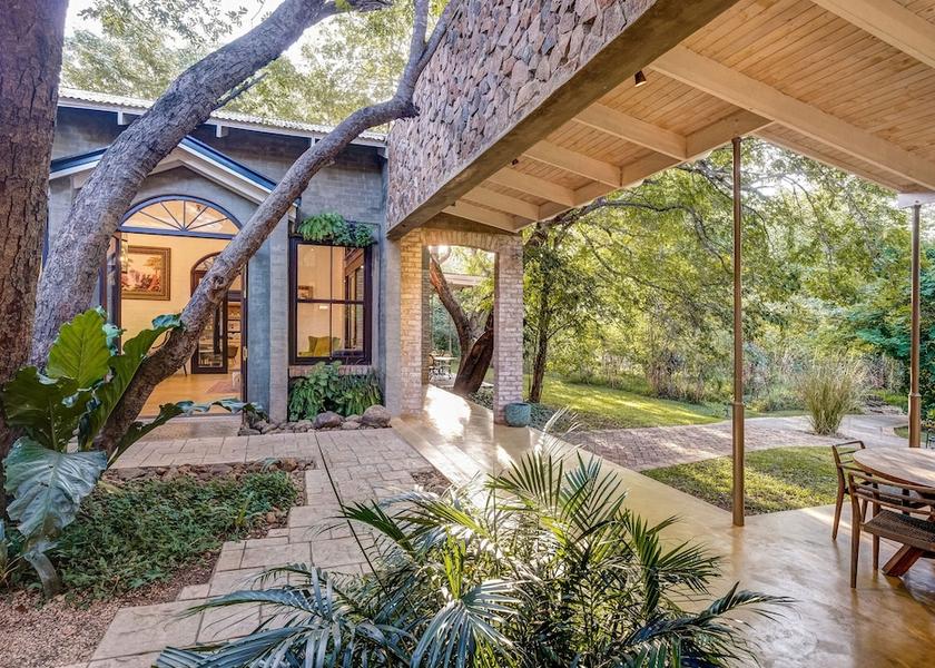  Victoria Falls Property Grounds