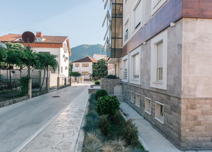  Tivat Exterior Detail