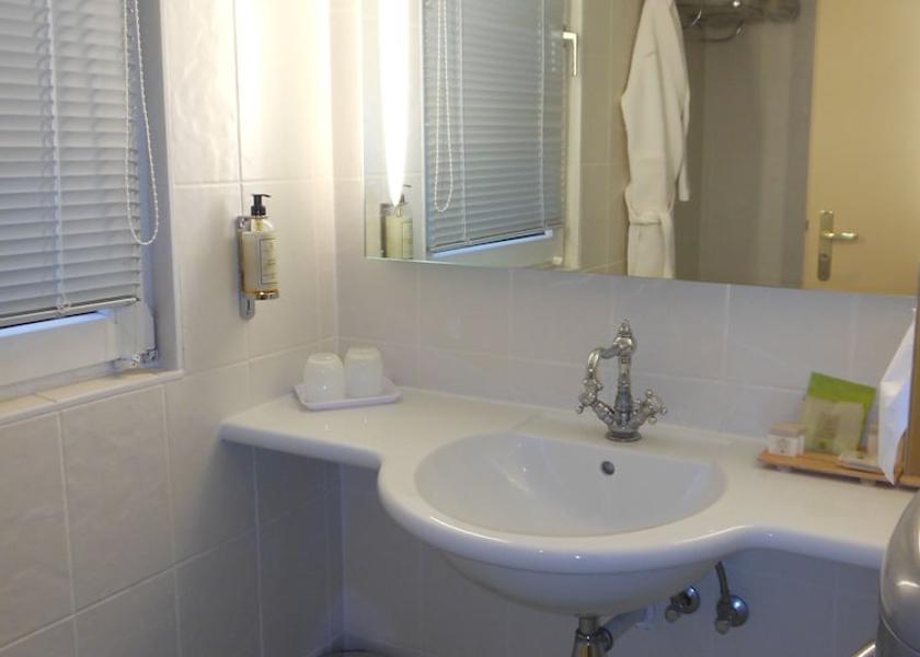 Grand Est Colmar Bathroom