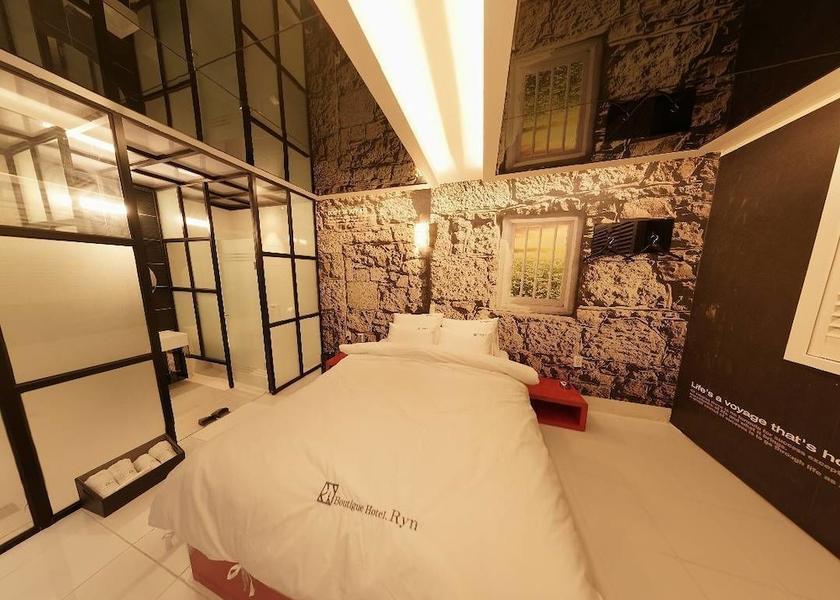 South Gyeongsang Geoje Room