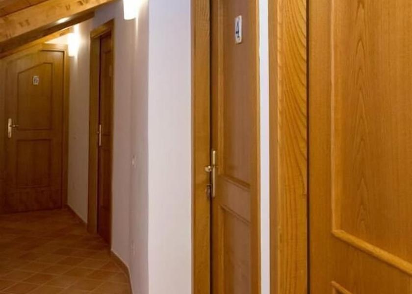 Campania Scala Hallway