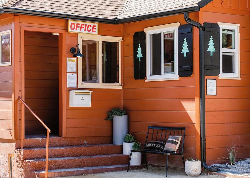 California Wrightwood Facade