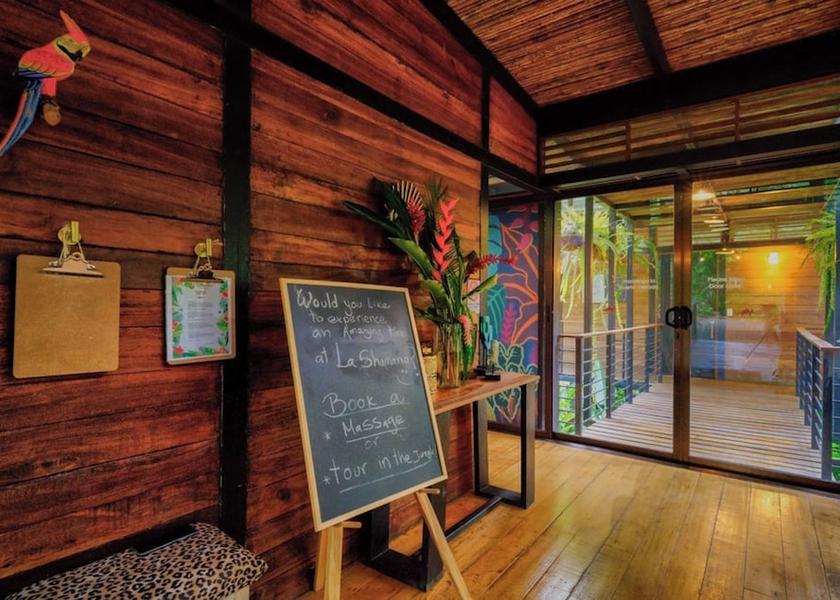 Limon Cahuita Reception