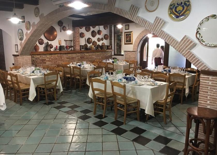 Campania Pimonte Interior Entrance