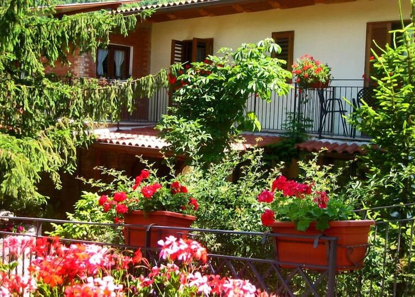 Campania Pimonte Facade