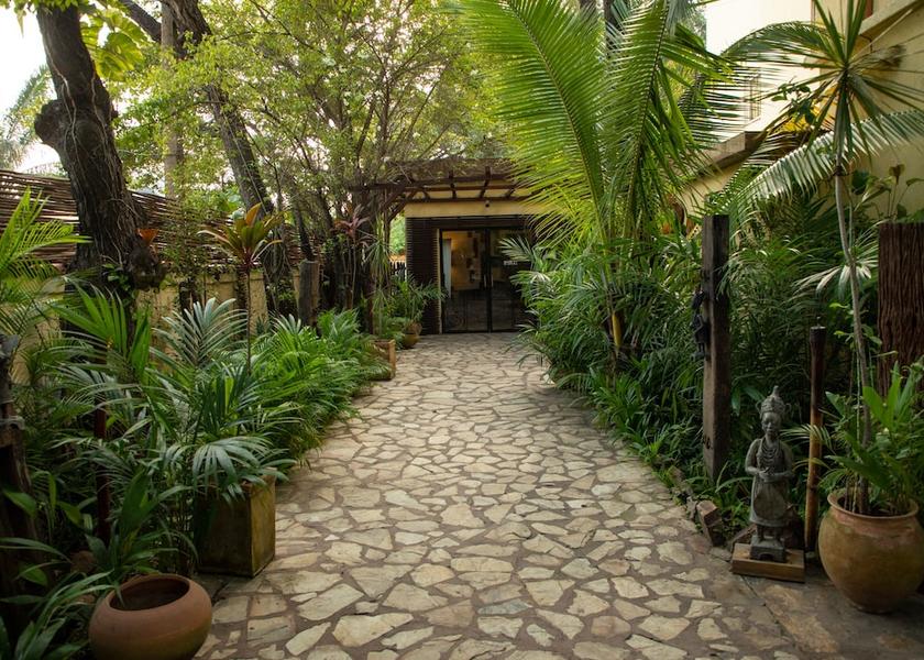  Accra Exterior
