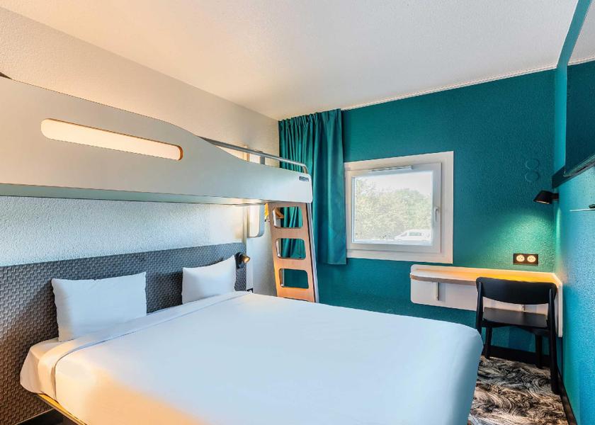Grand Est Yutz Triple Room