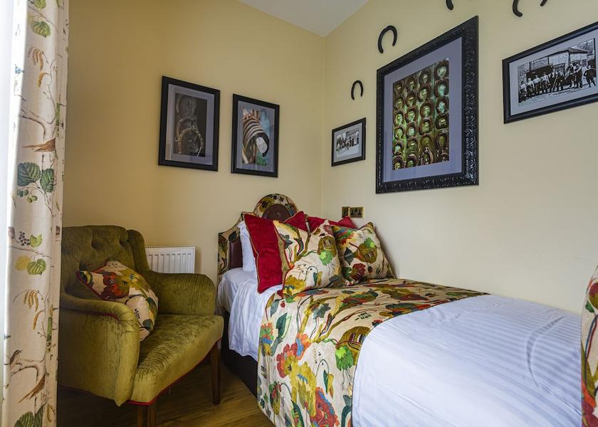 Ontario Peterborough Room