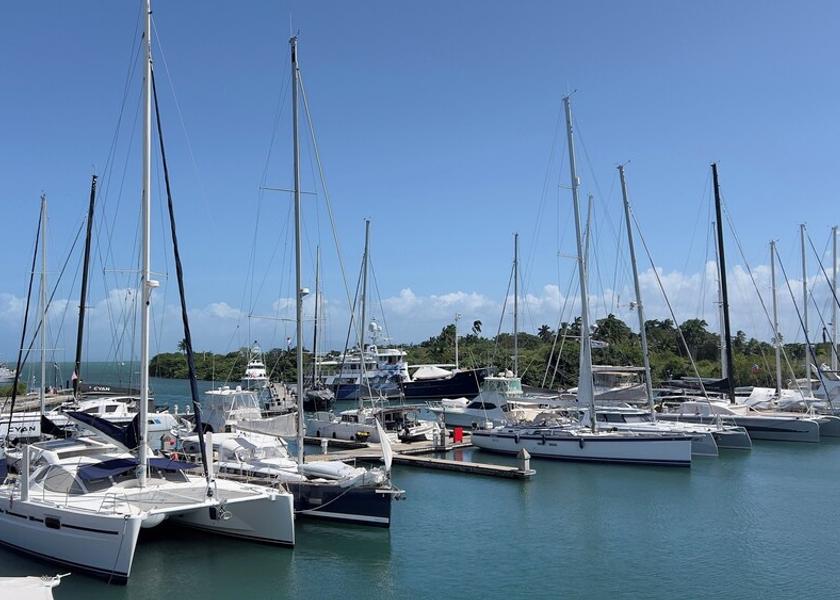 Colon Colon Marina