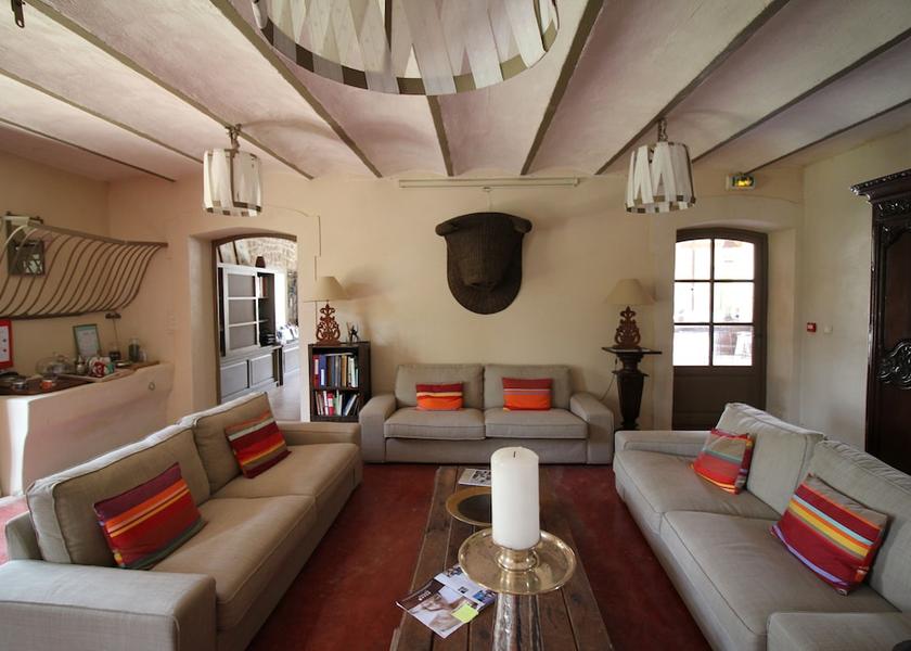 Occitanie Beaucaire Lobby