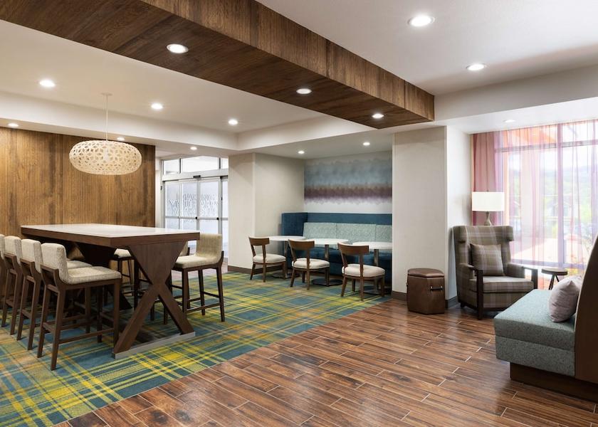 California Oakhurst Lobby