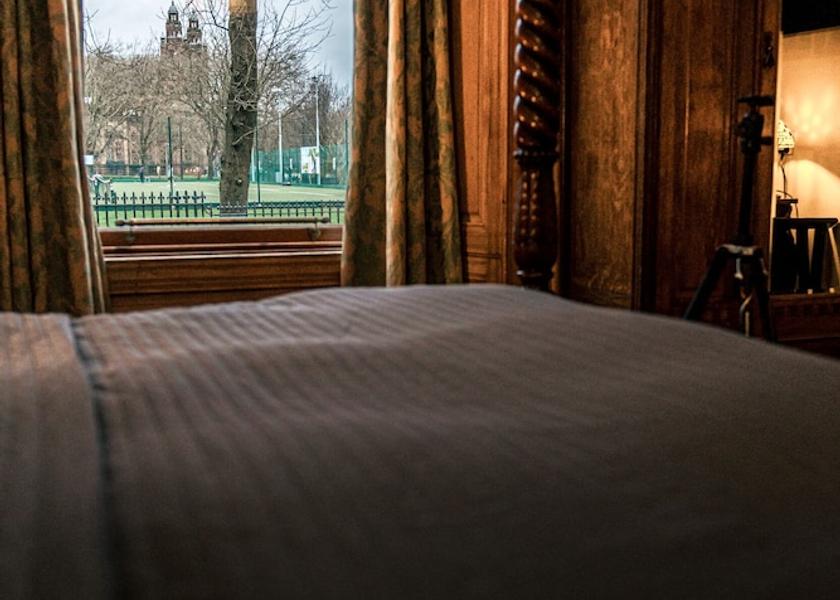Scotland Glasgow Room
