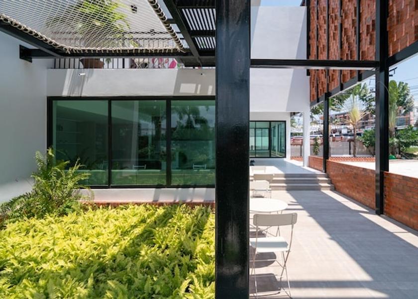 Chonburi pluak daeng Property Grounds