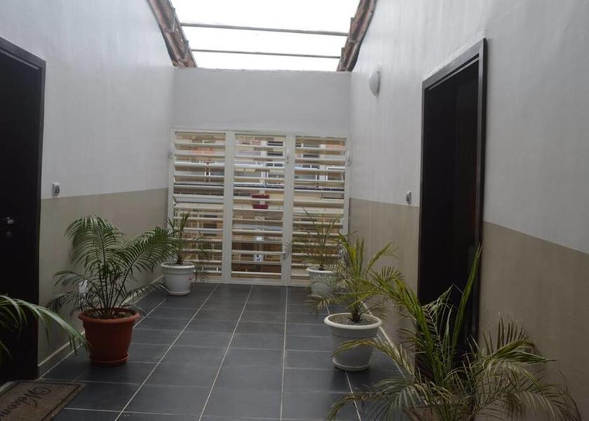  Abidjan Interior Entrance