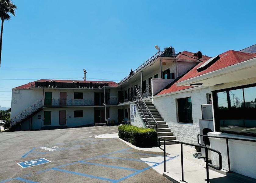 California Burbank Exterior Detail