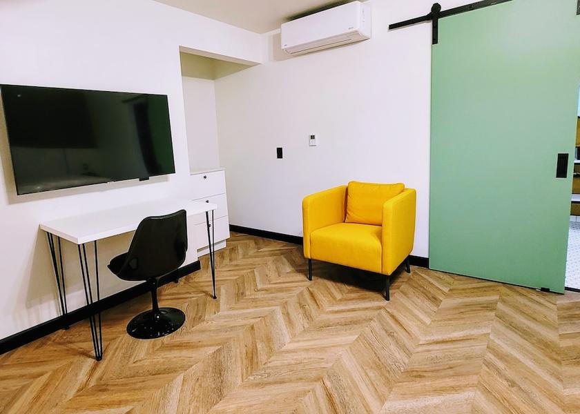 California Burbank Room