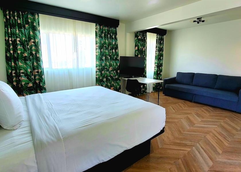 California Burbank Room