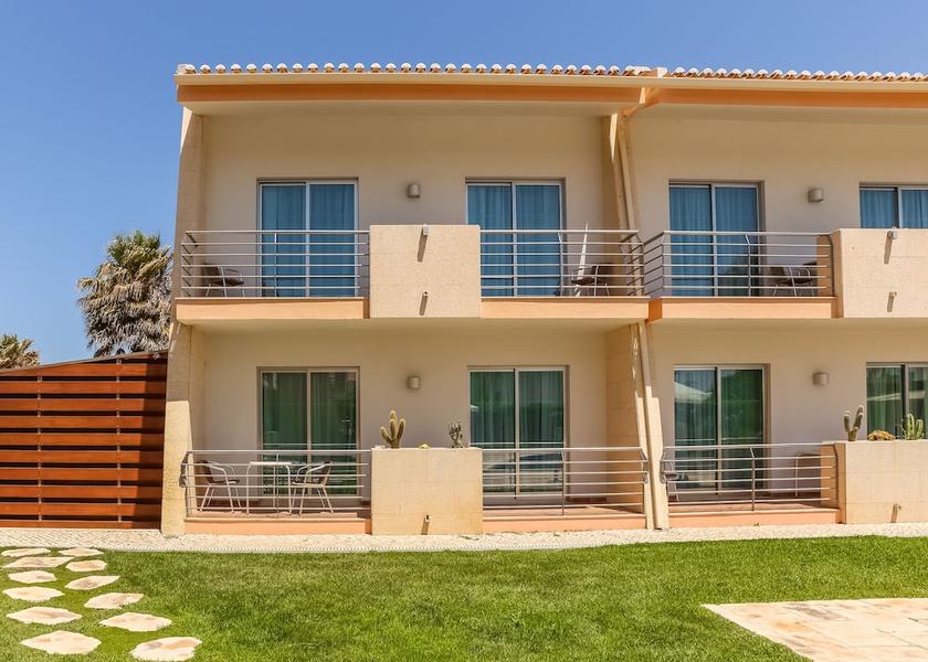 Faro Vila do Bispo Front of property