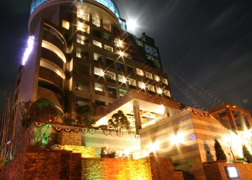 Front of property - evening/night