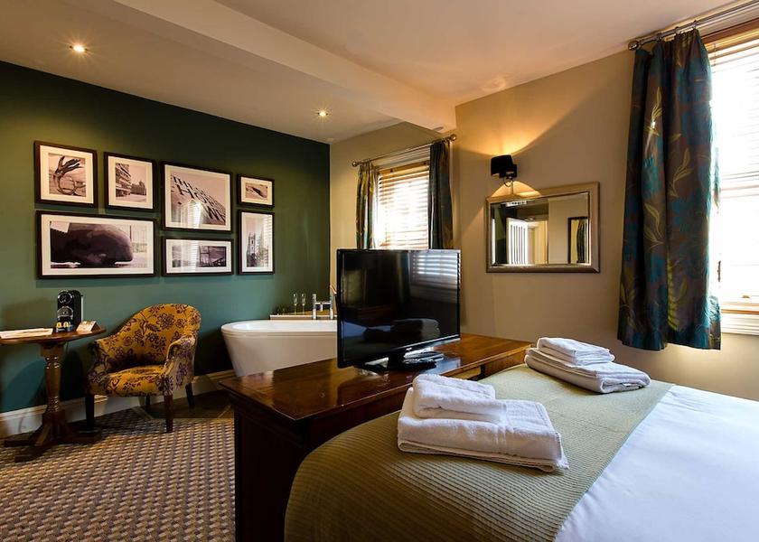Wales Cardiff Room