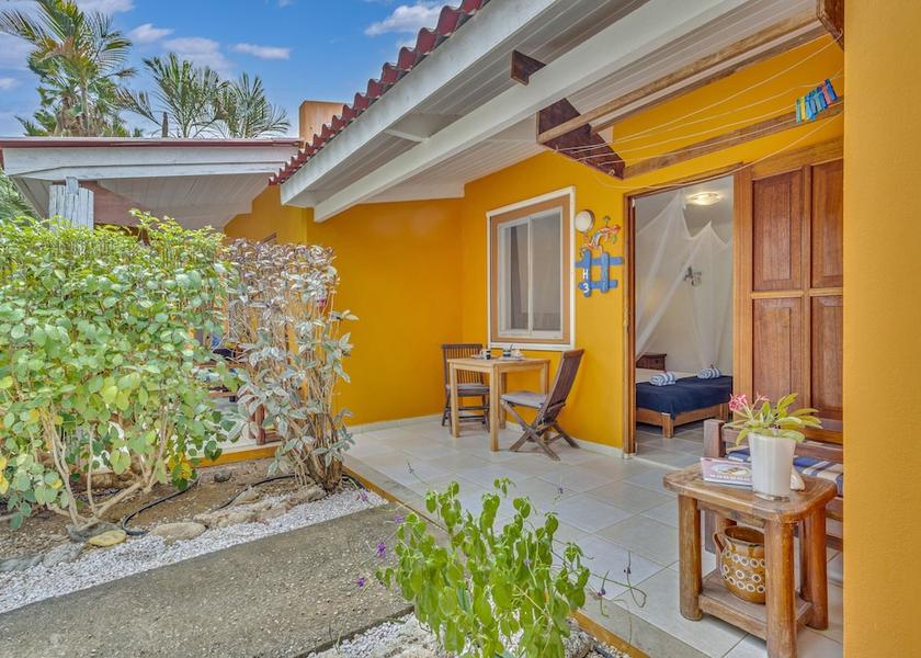  Kralendijk Exterior Detail