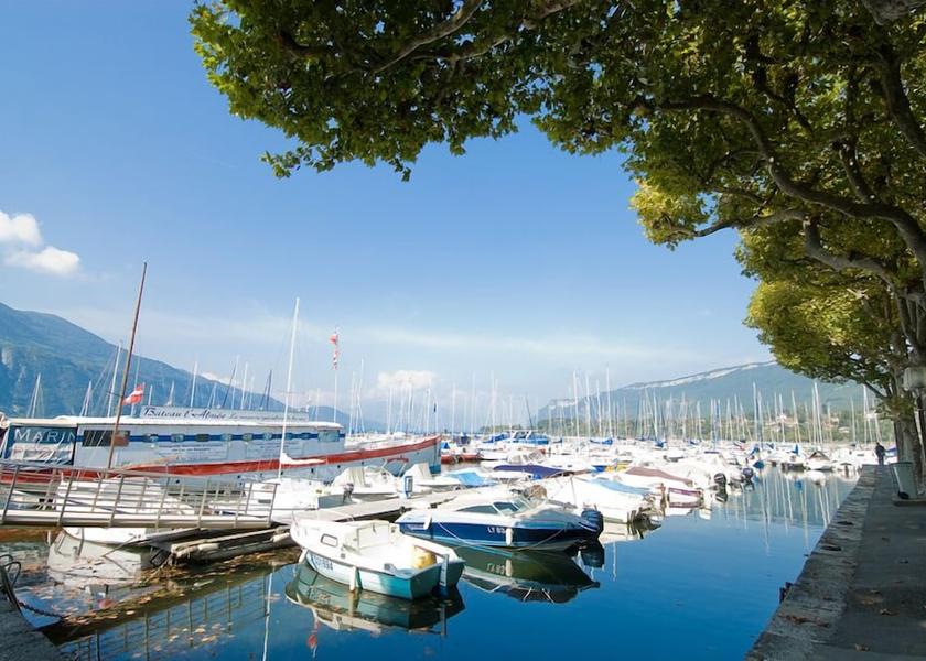 Auvergne-Rhone-Alpes Aix-Les-Bains Lake