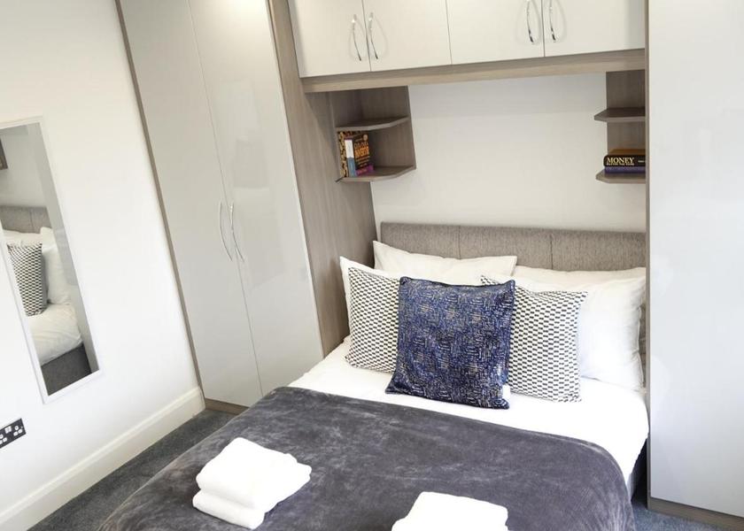 England Feltham Triple Room with Private Bathroom