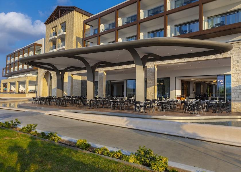 Paphos Geroskipou Front of property - evening/night