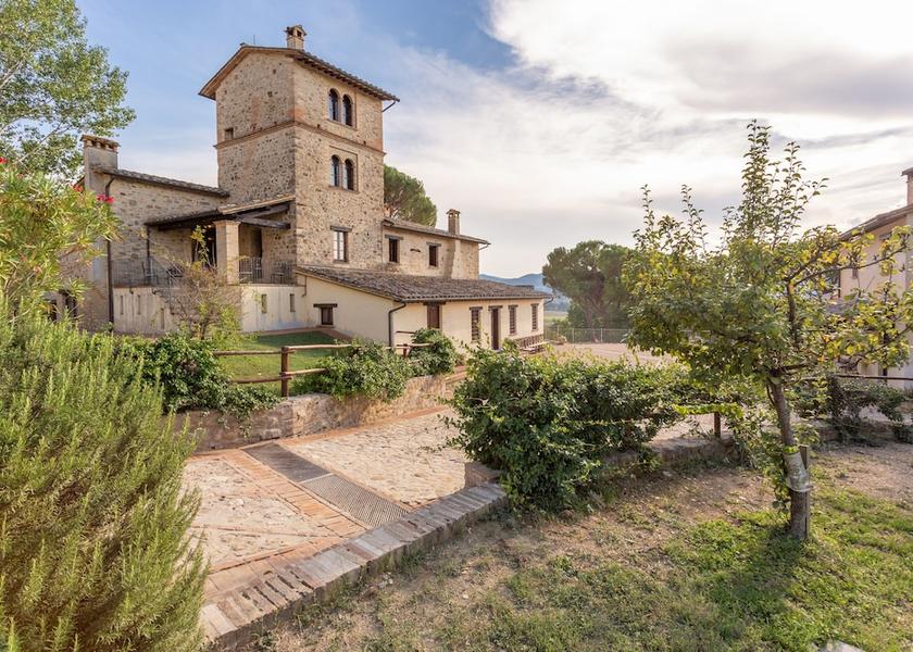 Umbria Montone Front of property