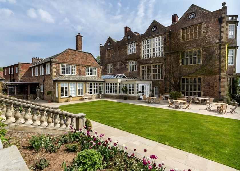 England Knaresborough Exterior Detail