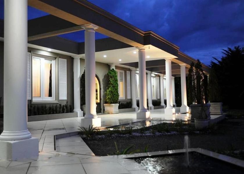 Victoria Melbourne Entrance