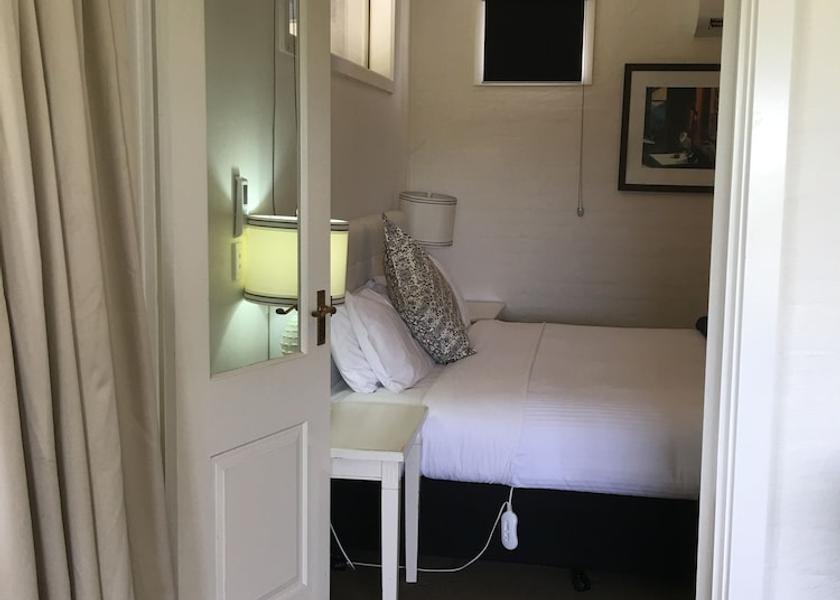 Victoria Melbourne Room