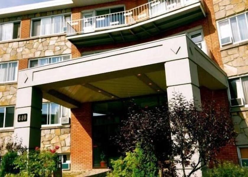 Quebec Dorval Facade