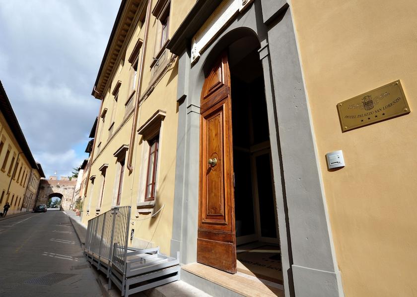 Tuscany Colle di Val d'Elsa Property entrance