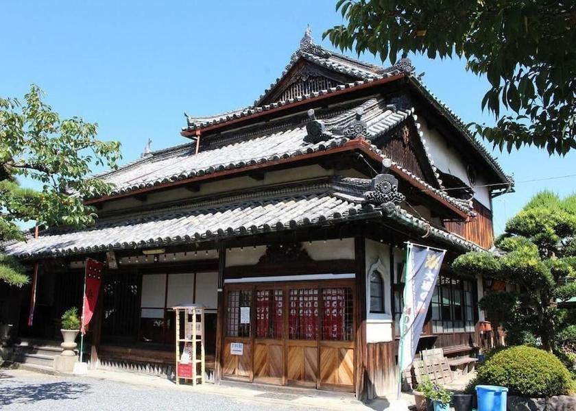 Wakayama Wakayama Exterior Detail