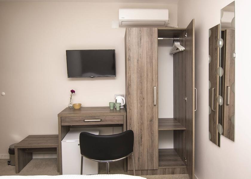 Montana Belgrade Room