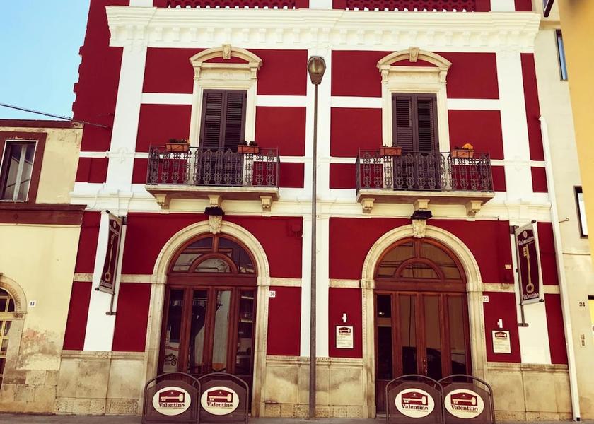 Puglia Valenzano Exterior Detail