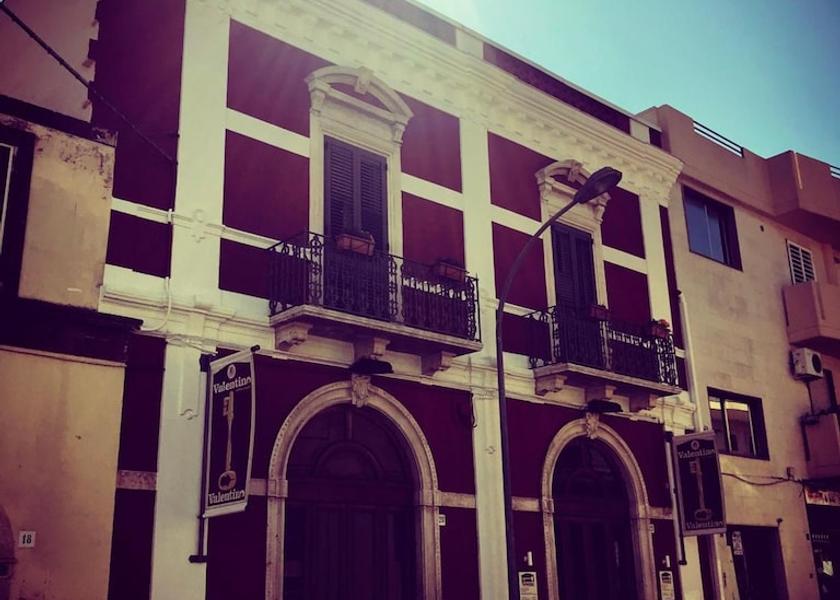 Puglia Valenzano Exterior Detail