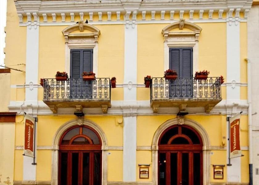 Puglia Valenzano Exterior Detail