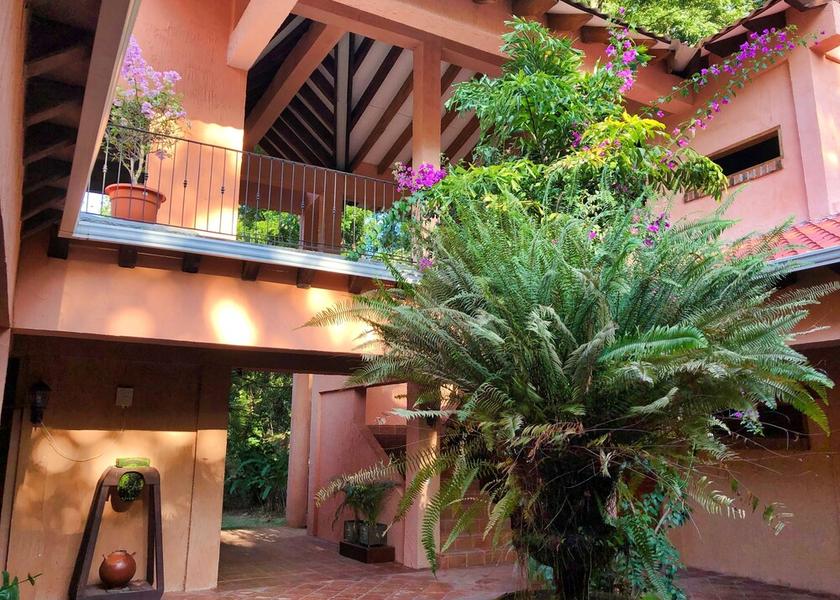 Atlantida La Ceiba Courtyard