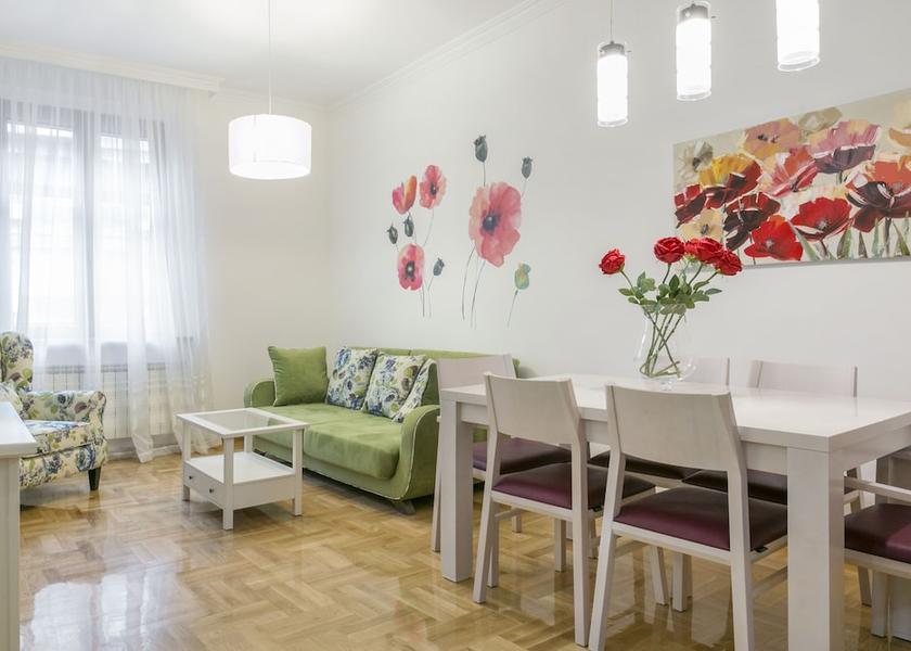 Montana Belgrade Interior Entrance