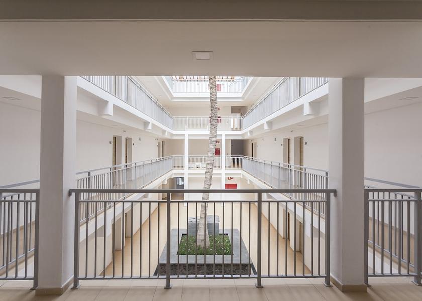  Sal Interior Entrance