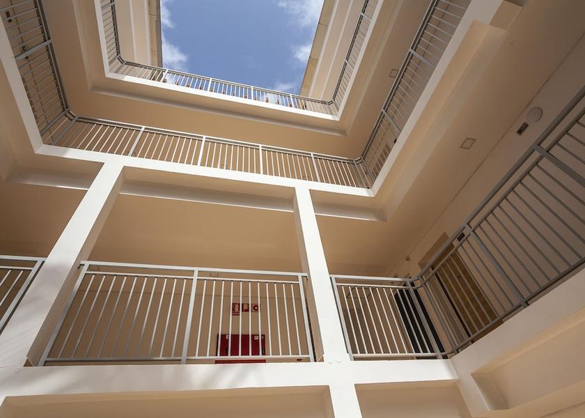  Sal Interior Entrance
