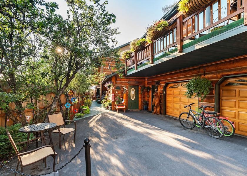 Montana Bigfork Facade